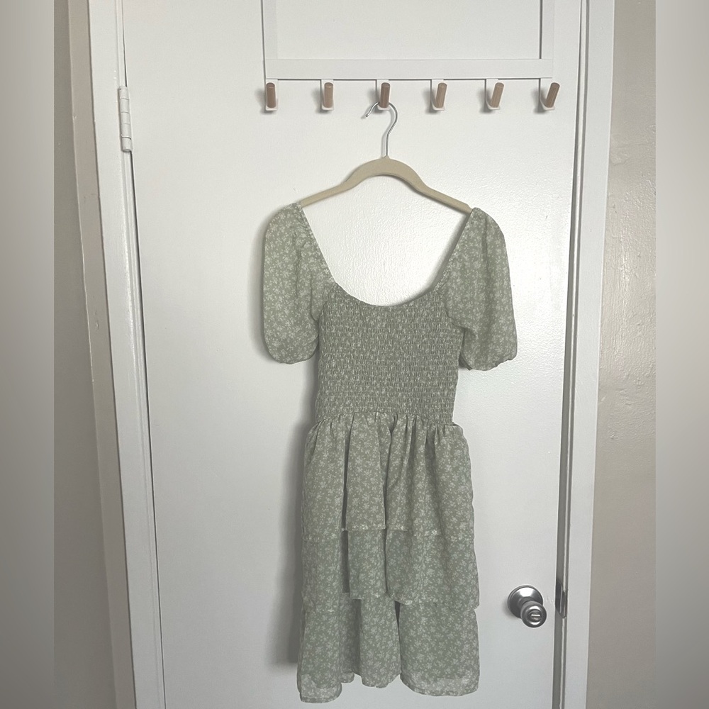 ✨ hollister chiffon tier floral dress ✨ - Picture 3 of 4
